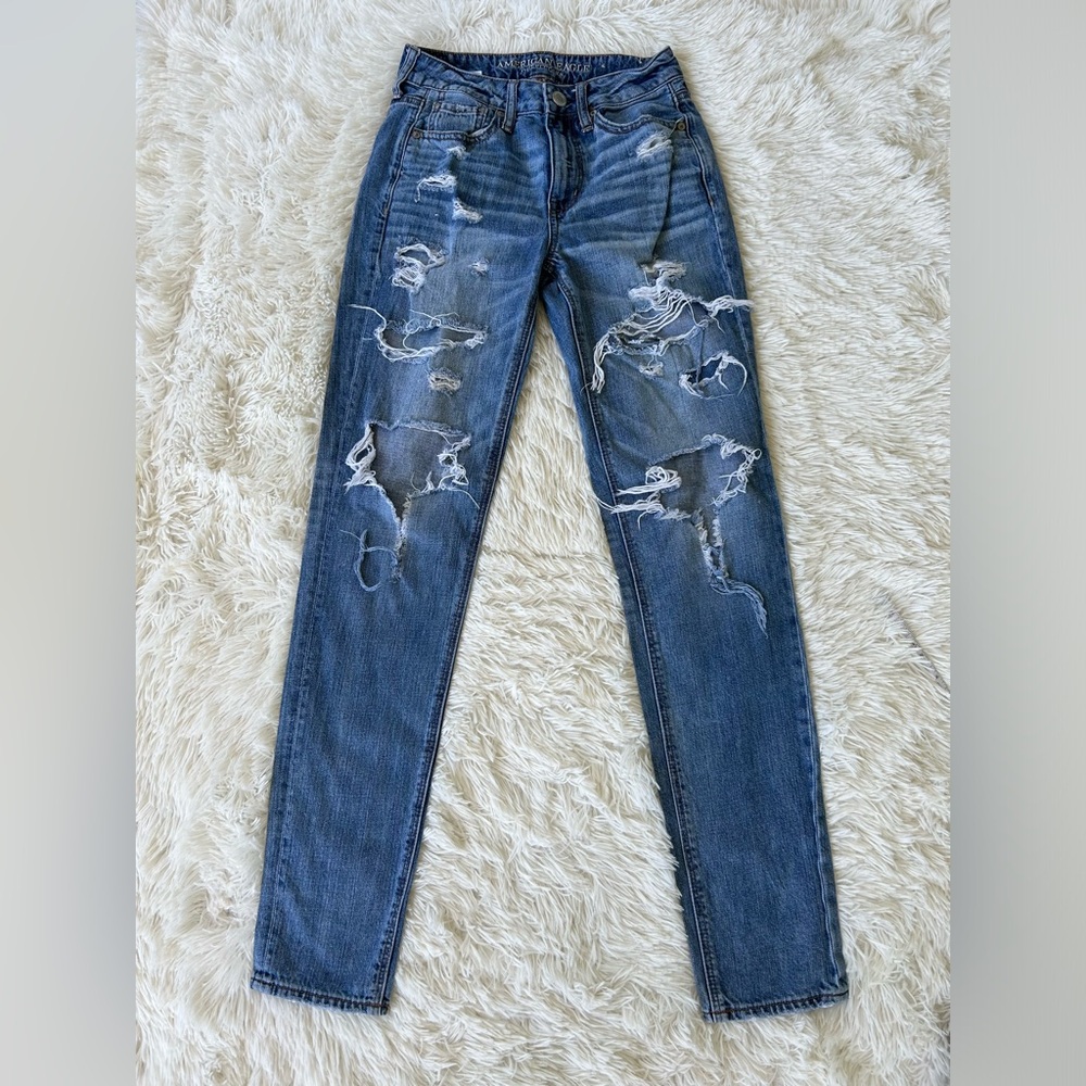American Eagle outfitter tomgirl distressed high rise jeans size 2 (extra long)